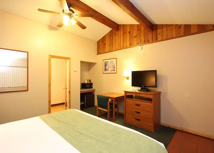Oakhurst Lodge