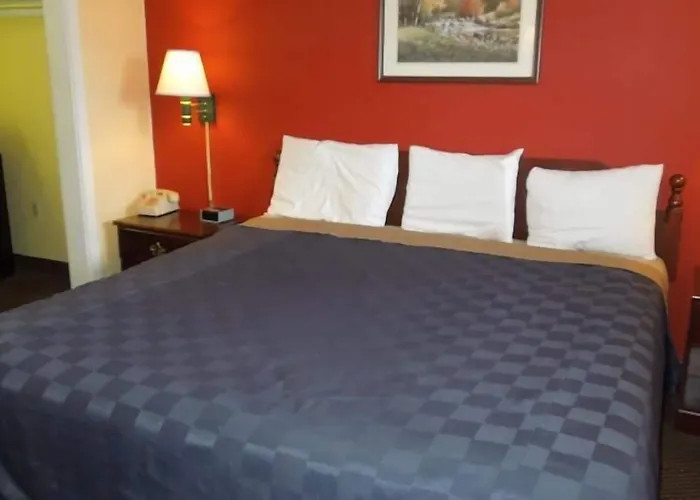 Red Carpet Inn - Allentown