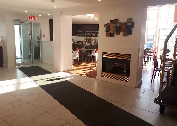 Clarion Pointe Quebec Airport Hotel With Golf Course