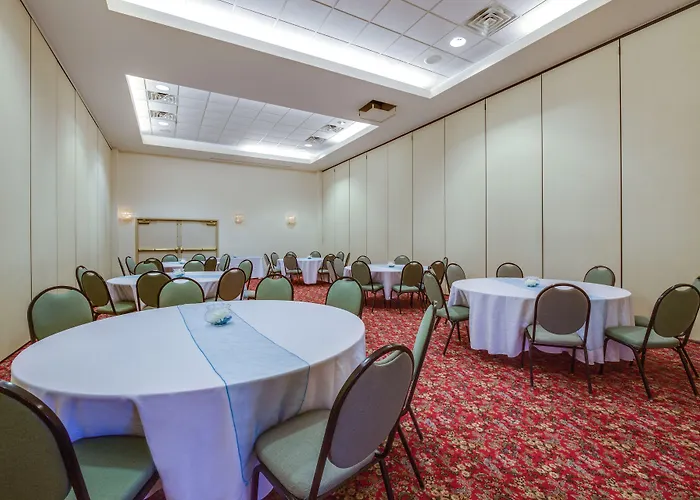 Holiday Inn Express Hotel & Suites Greensboro-East By Ihg