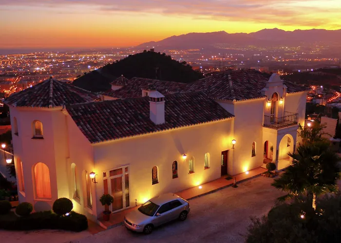 Villa Guadalupe Málaga Con una Pista de Golf