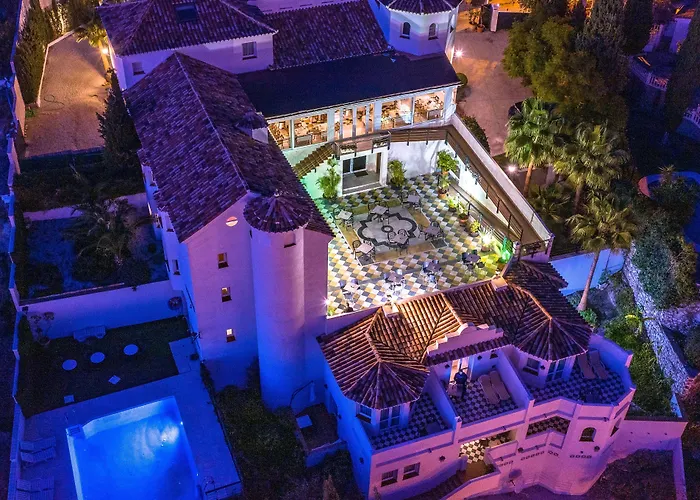 Villa Guadalupe Málaga Con una Pista de Golf