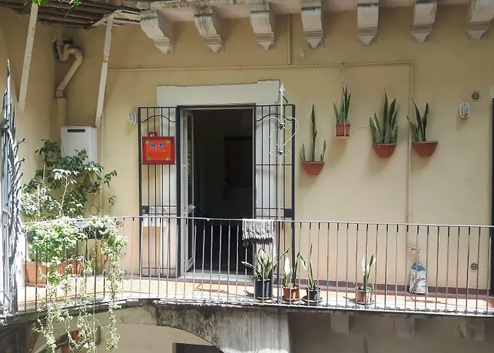 Da Gianni E Lucia Rooms With Bathroom In The City Center Catania