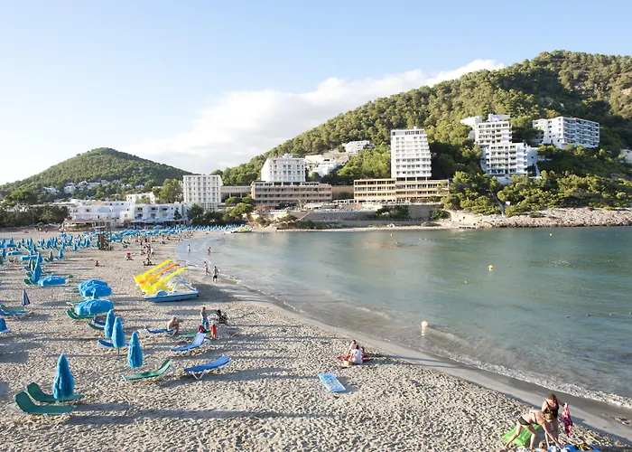 Apartamentos El Pinar Cala Llonga 