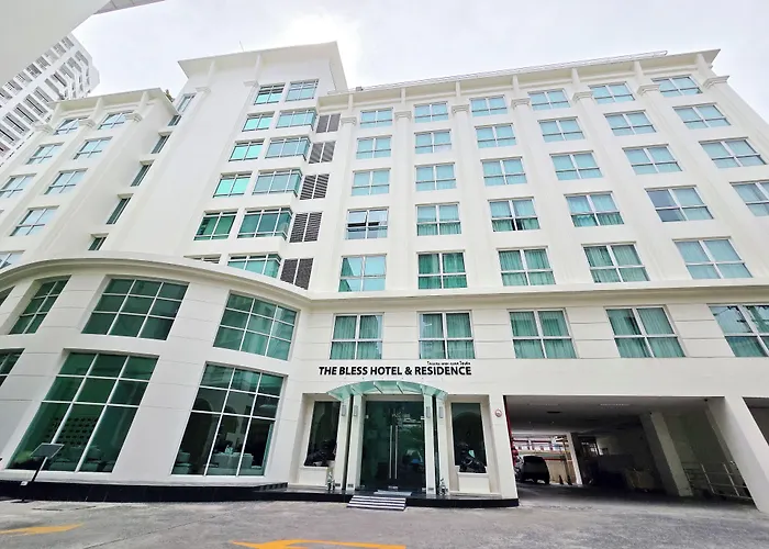 The Bless Hotel And Residence Bangkok met golfbaan