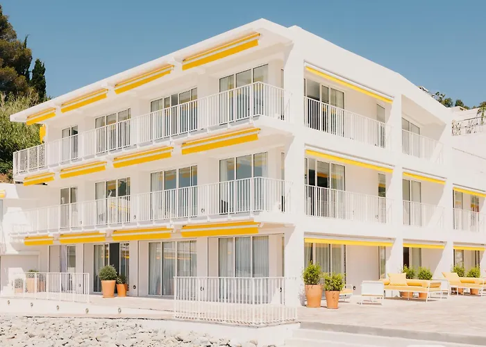 Les Roches Rouges, A Beaumier Hotel