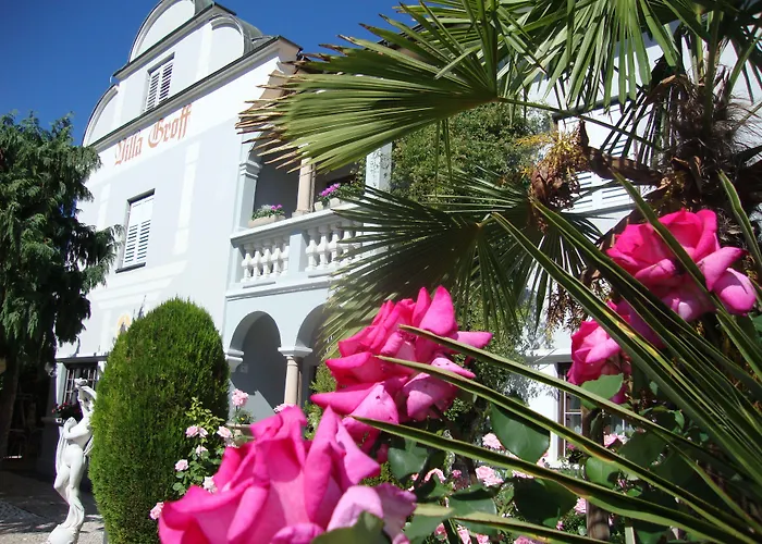 Hotel Villa Groff Ora / Auer