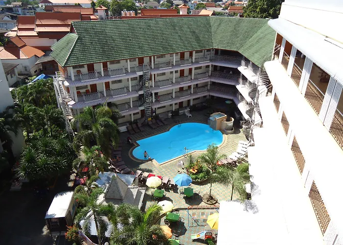 Top North Hotel Chiang Mai Avec Terrain de Golf
