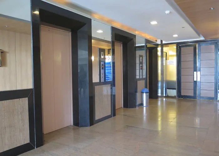 The Pinnacle Hotel And Suites