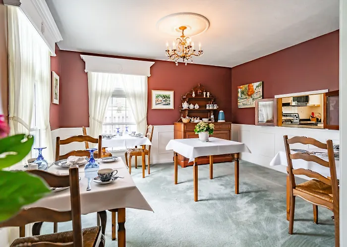 Abacot Hall Bed & Breakfast Niagara-on-the-Lake