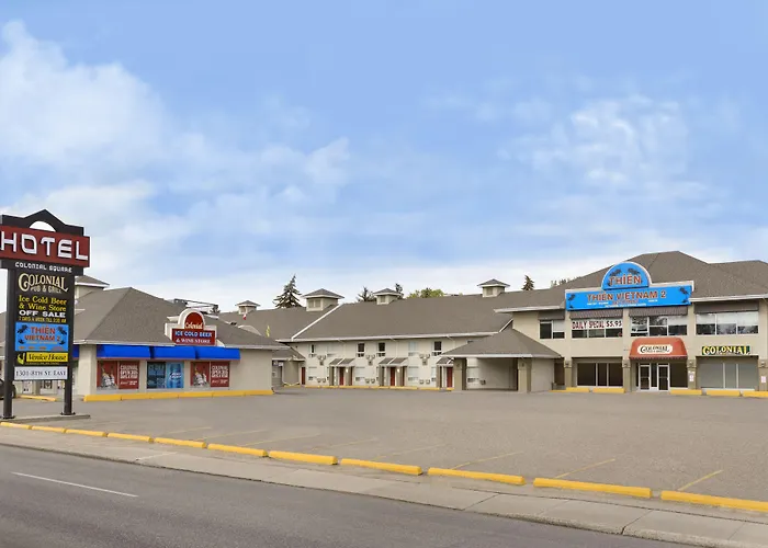 Colonial Square Inn & Suites