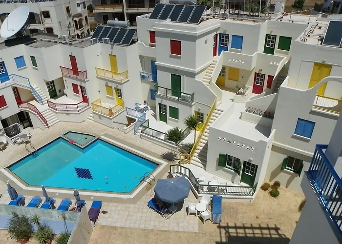 Sea N Lake View Hotel Apartments Larnaka