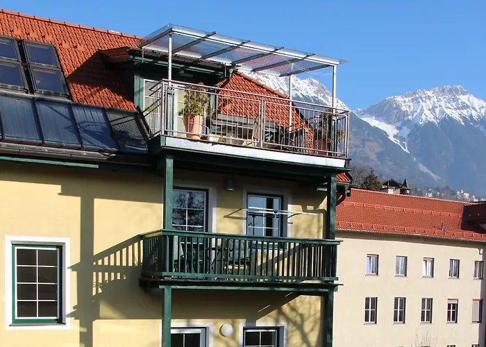 Riedz Apartments Innsbruck- Zentrales Apartmenthaus mit grüner Oase