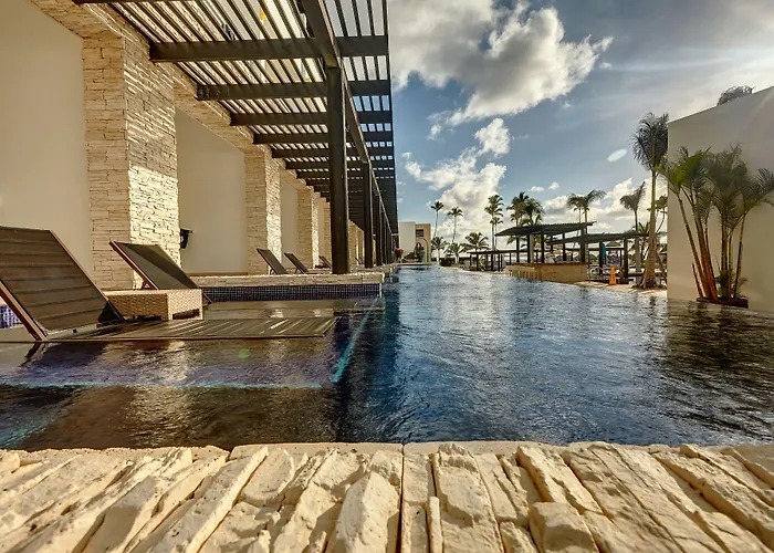 Royalton Chic Punta Cana, An Autograph Collection All-Inclusive Resort & Casino, Adults Only Mit Golfplatz