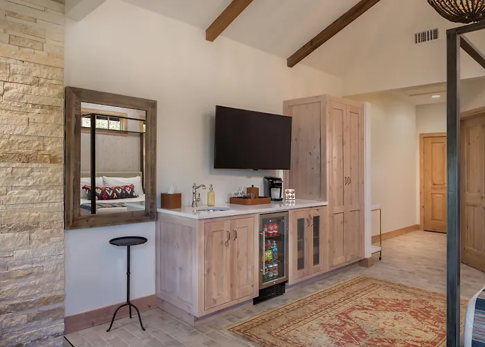 Camp Lucy Hotel Dripping Springs
