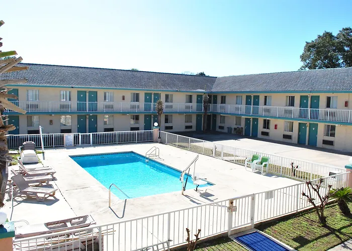Coconut Grove Motor Inn Upper Grand Lagoon