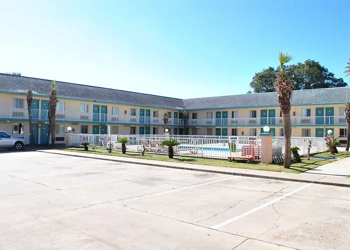 Coconut Grove Motor Inn Upper Grand Lagoon