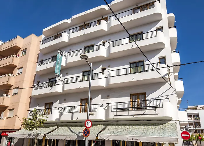 Hostal Santa Eulalia Santa Eularia des Riu met golfbaan