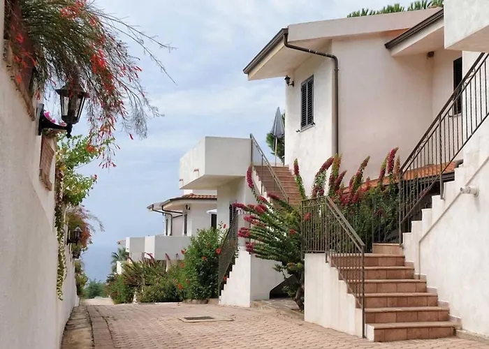 Villaggio Pineta Petto Bianco Capo Vaticano
