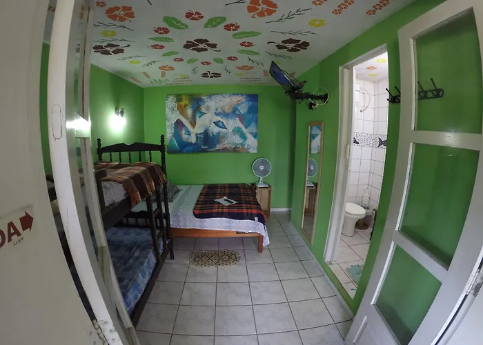 Golfinho Tropical Hostel E Pousada Pedreira com campo de golfe