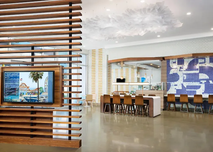 Courtyard By Marriott Santa Monica
