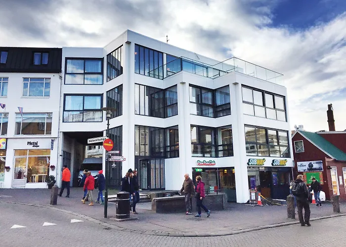 B14 Apartments & Rooms