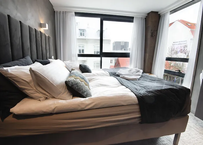 B14 Apartments & Rooms