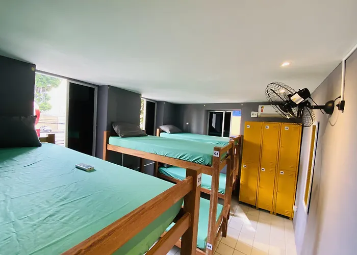 Reef Hostel&Pousada