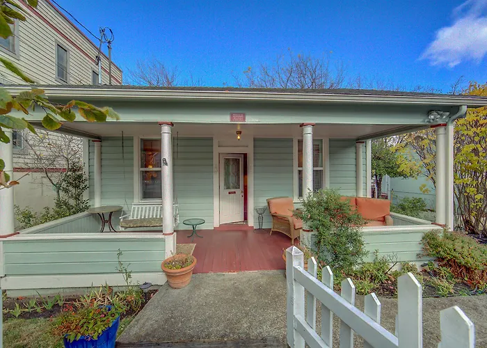 Carlisle Garden Suites