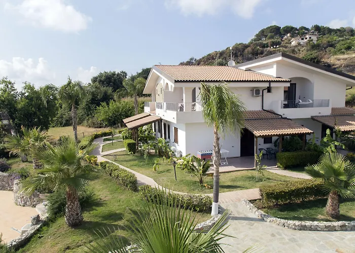 LUZIA AGRIRESORT - Piscina Panoramica e vista Mare a Capo Vaticano