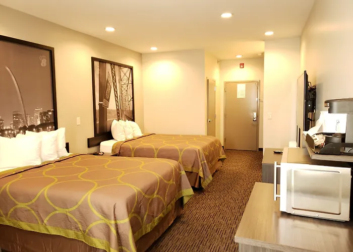 Super 8 By Wyndham St. Louis North Hotel