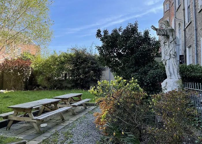 Leevin Hostel George