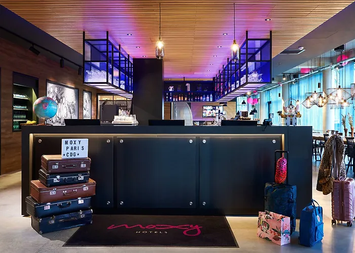 Hotel Moxy Paris Charles de Gaulle Airport à Roissy-en-France