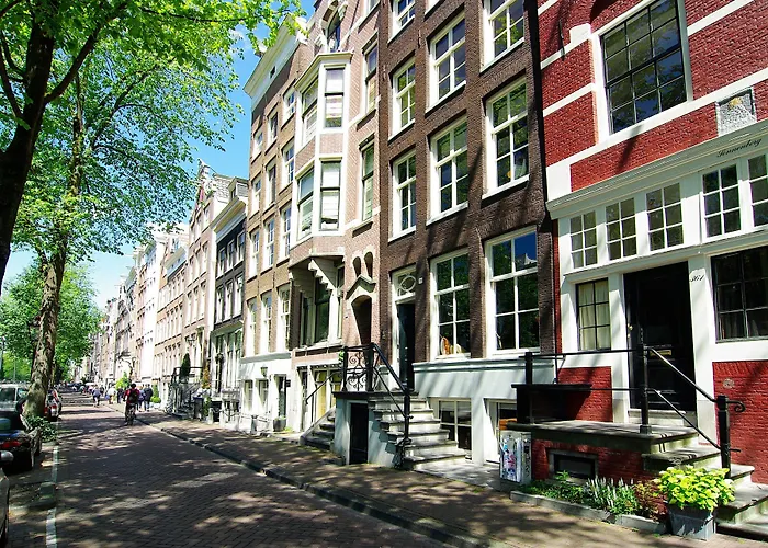 1637: Historic Canal View Suites Amsterdam