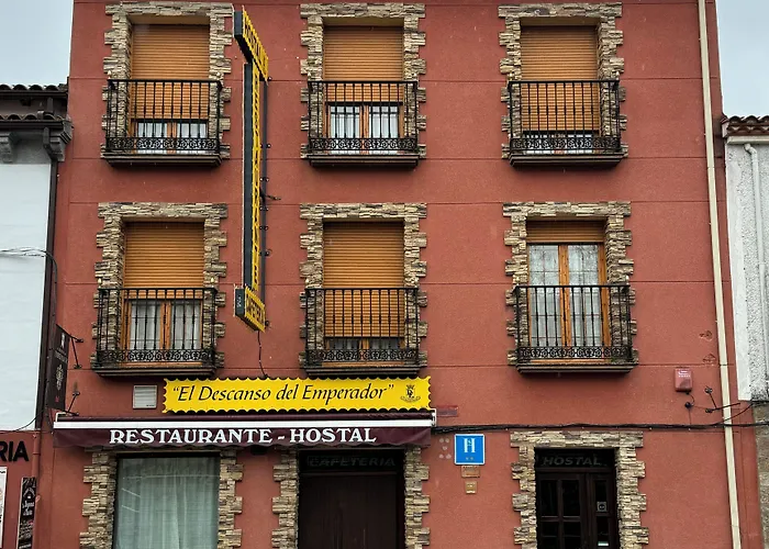 Hostal El Descanso Del Emperador Jarandilla de la Vera Con una Pista de Golf