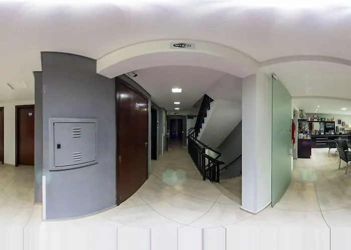 Hollyster Hotel