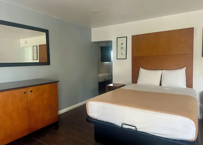 Boutique Oceanside Inn & Suites