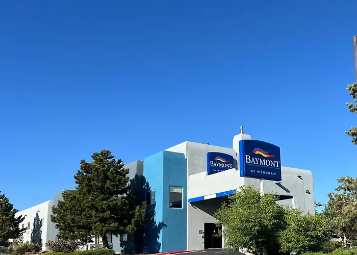 Baymont By Wyndham Santa Fe Hotel