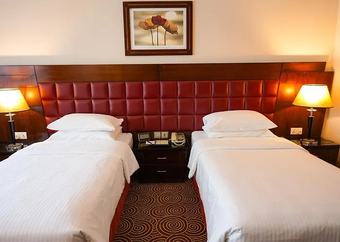 Grand Central Hotel Dubai Com um Campo de golfe
