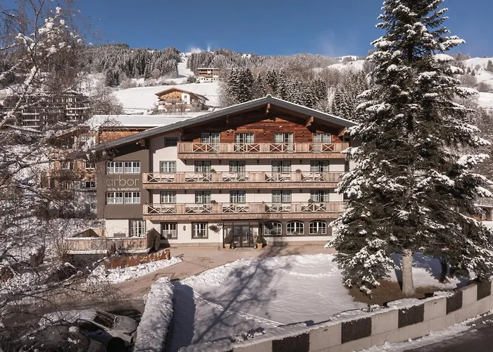Arbor Hotel & Apartments