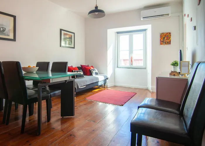 Lisbon Apartment, Historic Charm & Cosy Living In Old Santana Hill