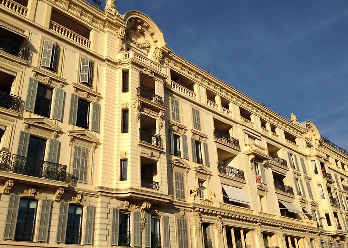 GRAND HÔTEL City Center at 2 minutes walk from the beach