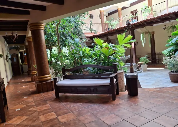 Pet friendly Hotel Quinta Maya Flores