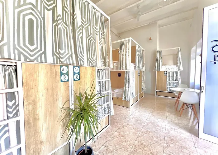 Follow The Sun Boutique Hostel - Pool, Breakfast & Sea Views San Giuliano