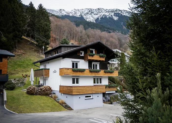 Ferienwohnung Haus Tisch Schruns