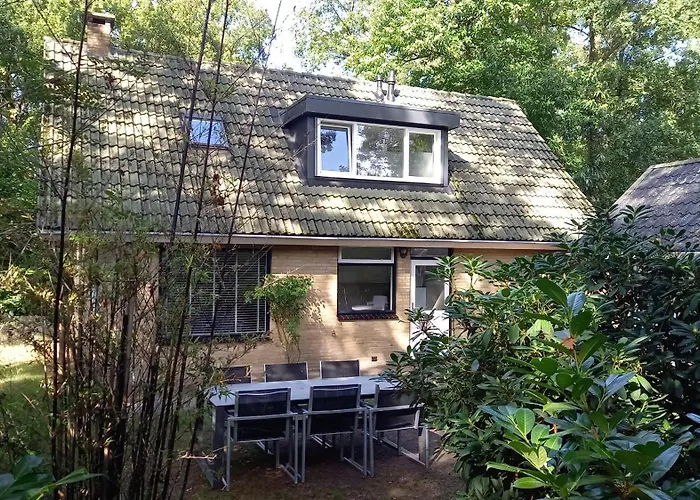 Heerlijk huisje in het Vechtdal tussen de bossen en de Vecht..
