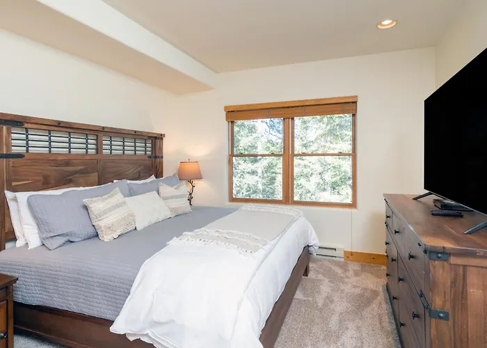 Bear Creek Lodge 303C Hotel Room