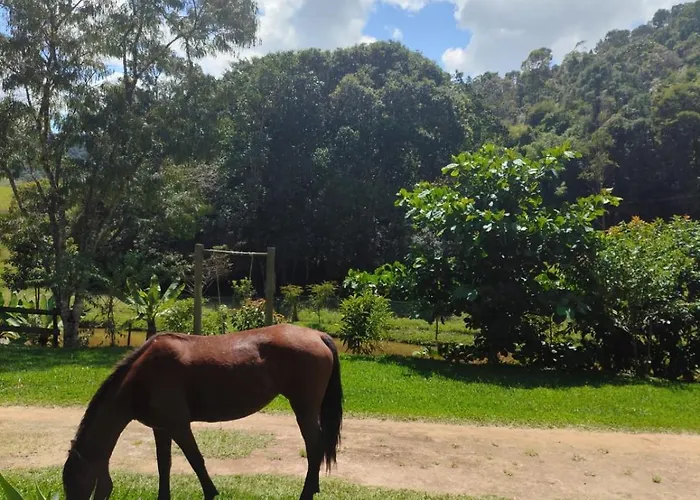 Chalés românticos com hidromassagem e lareira em área rural de visconde de Mauá Pousada Bela Helena