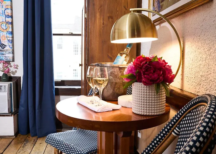 Pet friendly The Olde Angel Inn Niagara-on-the-Lake