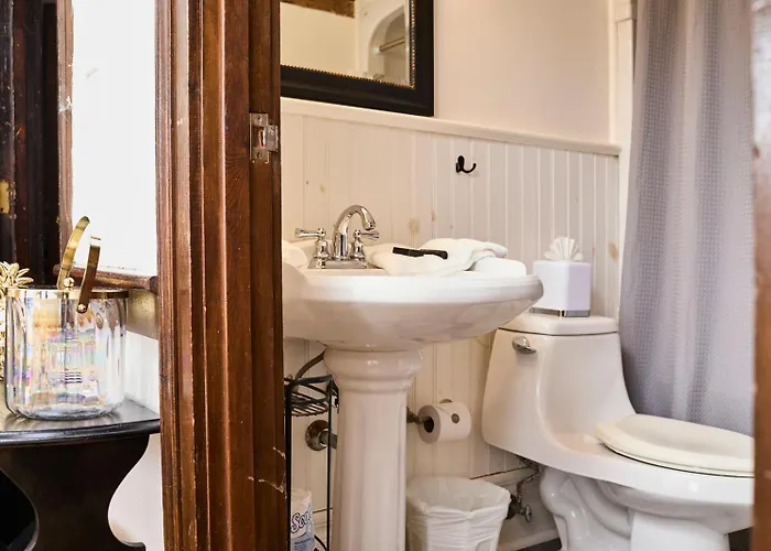 Pet friendly The Olde Angel Inn Niagara-on-the-Lake